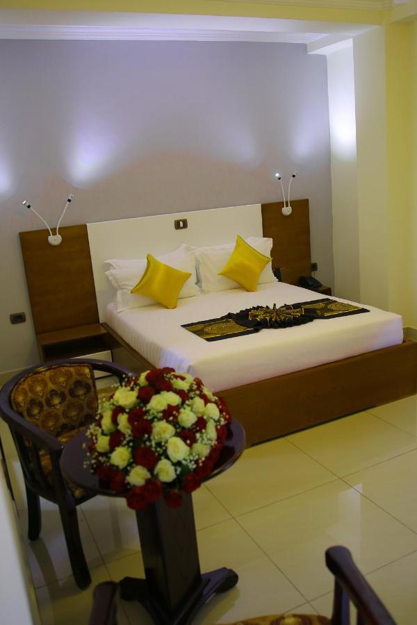 Hotel Tirago Addis Ababa Exteriör bild
